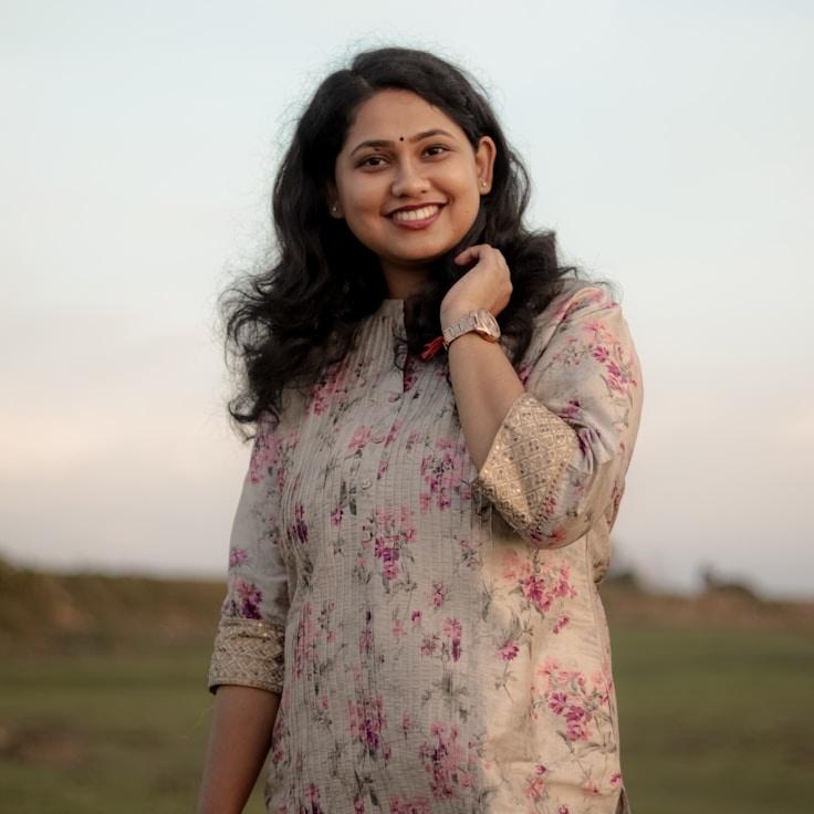 Portrait of Ananya meditation instructor